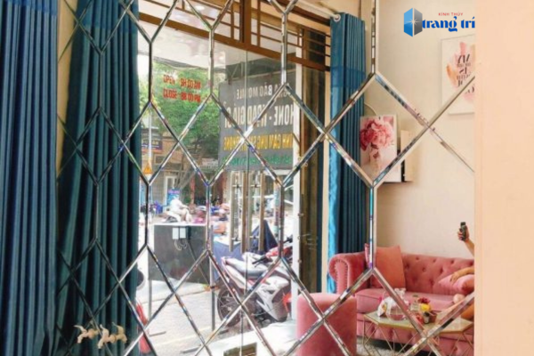 Kính Thủy Trang Trí Phòng Spa